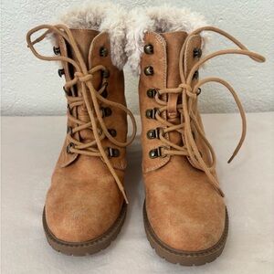 White Mountain Women's Tan Lace-Up Boots Size 7.5M